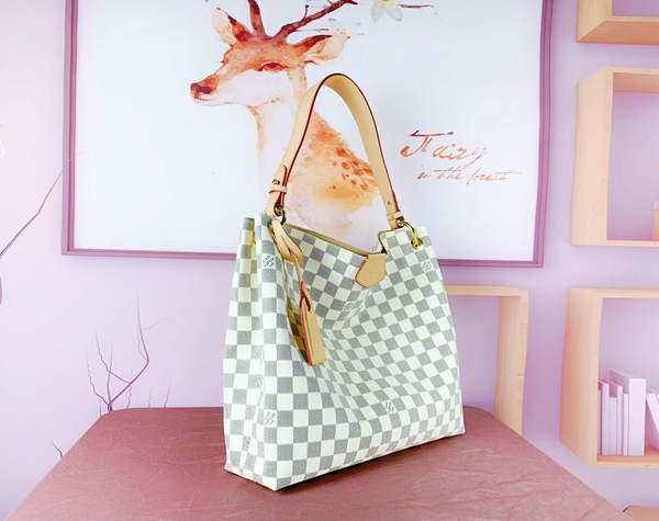 ルイヴィトンバッグ着用イメージ